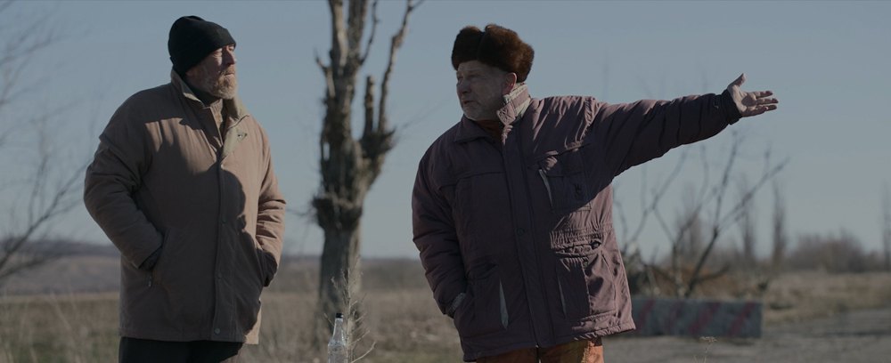 Сергій Хмеленко (Віктор Жданов) і Пашка Яцюк (Володимир Ямненко, праворуч ) у стрічці «Сірі бджоли»