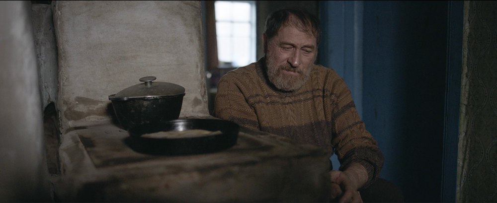 Кадр із стрічки «Сірі бджоли»