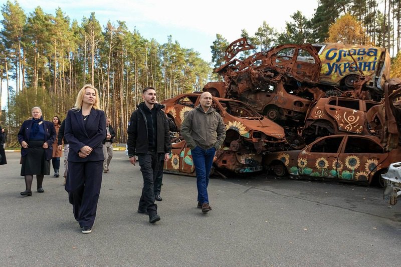 "Цвинтар" знищеної техніки