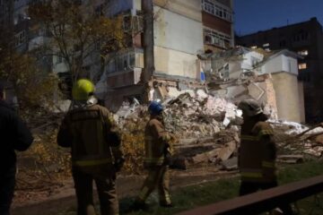 Під завалами будинку у Хмельницькому деблокували загиблу