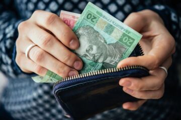 Держстат: середньомісячна зарплата в Україні у вересні зросла на 2,7%