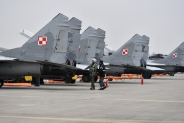 Польща підняла винищувачі через російський обстріл України