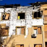 Російські удари пошкодили у Херсоні житлові будинки та заклади освіти