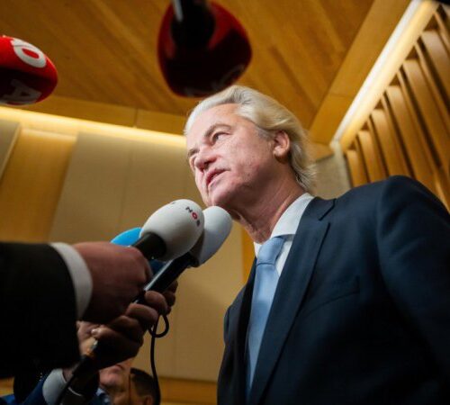 Парламентські вибори у Нідерландах: ультраправі попереду з мінімальним розривом