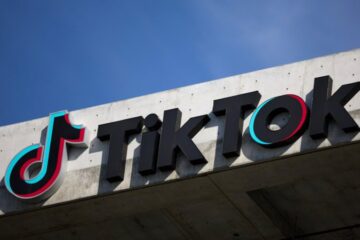 Бессент заявив, що Китай схвалив угоду про передачу TikTok