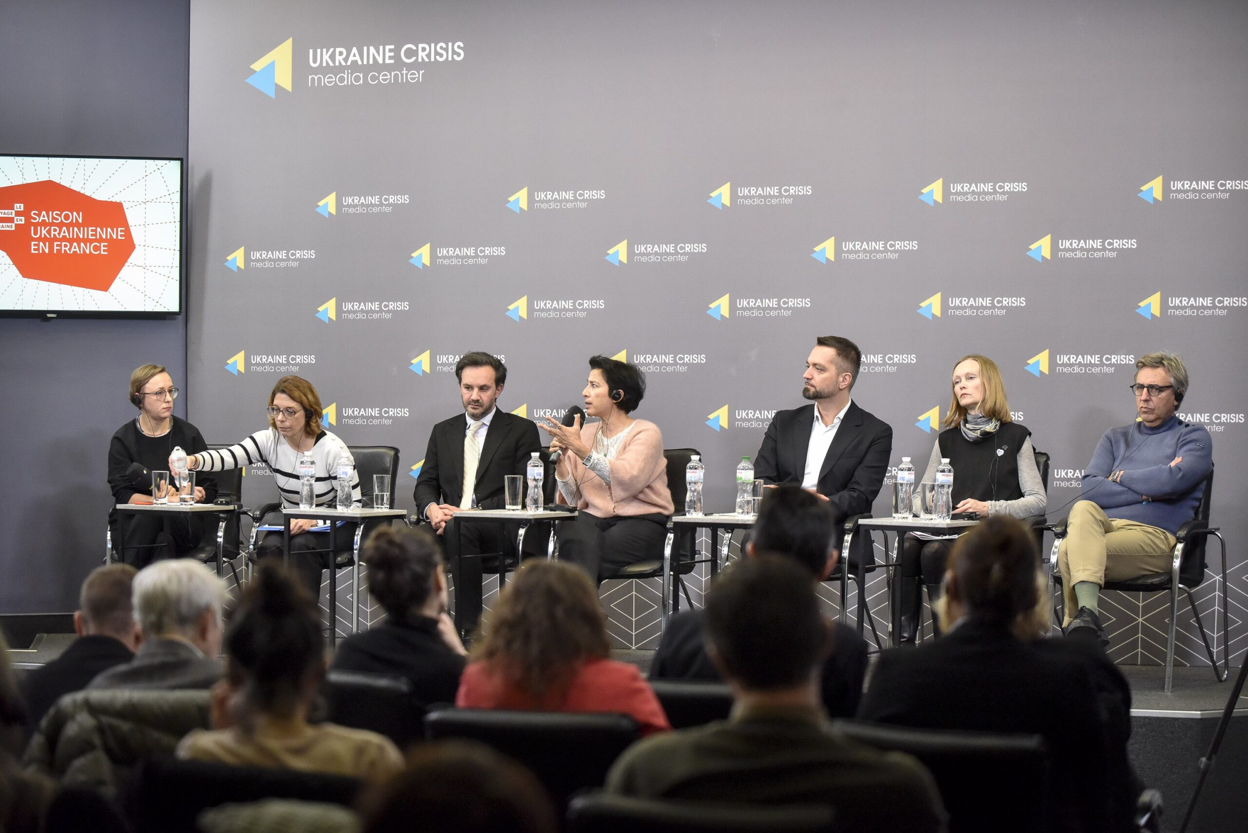 Пресконференція сезону України у Франції. Тетяна Олійник (модераторка), Александра Махе (заступниця директора з міжнародних відносин і солідарності Міської ради Лілля), Георгій Тихий (речник Міністерства закордонних справ України), Ева Нгуєн Бінь (президентка Французького інституту), Володимир Шейко (генеральний директор Українського інституту), Олена Гончарук (креативна директорка Довженко-Центру), Альбан Корб’є-Лабасс (директор культурного простору La Friche Belle-de-Mai у Марселі).