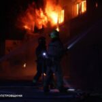 У Дніпрі внаслідок ворожої атаки виникла пожежа на території цивільного підприємства
