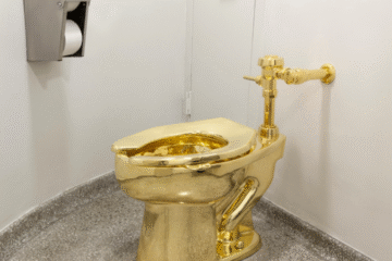 Sotheby’s виставить на аукціон золотий унітаз Каттелана, стартова ціна – $10 млн