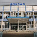 Внаслідок удару росіян не працюють каси на вокзалі у Сумах