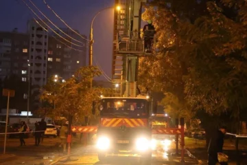Через комбіновану атаку на Київ загинуло двоє людей. У місті й області ввели екстрені відключення світла
