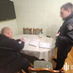 Посадовець відмив понад 101 млн гривень на закупівлі деревини для потреб ЗСУ