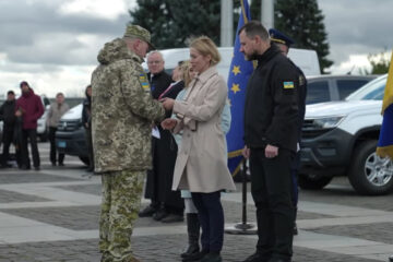 40 автомобілів для прикордонників: Кая Каллас передала нову техніку під час візиту до України