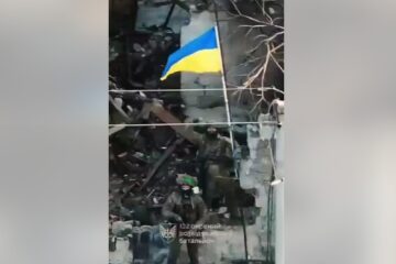 На Покровському напрямку ДШВ ЗСУ повернули український прапор до Кучерового Яру