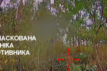 «Невидимість» не спрацювала: український FPV ліквідував замасковану бронемашину