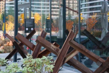 Escobar «закрили» протитанковими їжаками, щоб допомогти ЗСУ