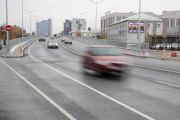 На Новокостянтинівській відкрили рух оновленим шляхопроводом. Його не ремонтували понад 50 років
