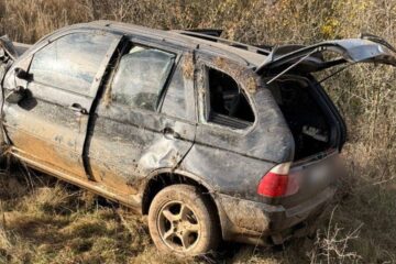 Шалена погоня — авто з ухилянтами влетіло у кювет, тікаючи від прикордонників