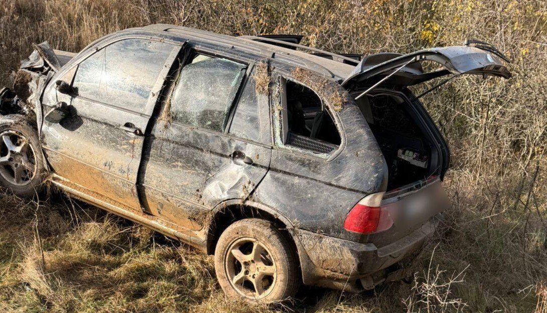 Шалена погоня — авто з ухилянтами влетіло у кювет, тікаючи від прикордонників