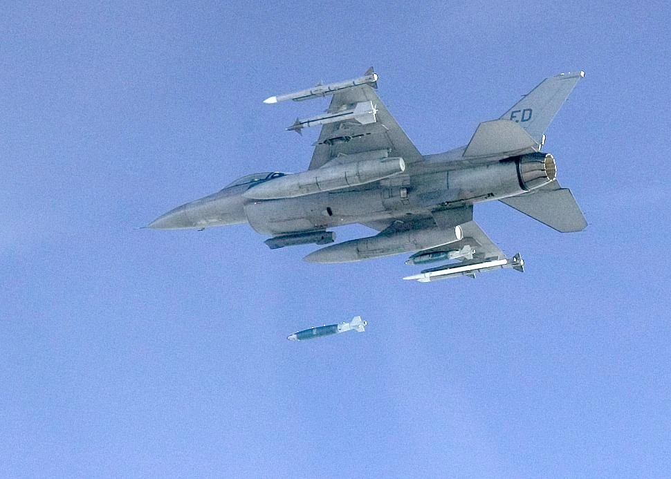 Остання затяжка перед F-16: перший удар GBU-38 JDAM став легендарним завдяки сигареті
