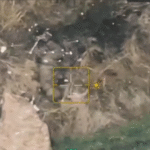 Плащ став плащаницею — окупант ховався від нашого дрона, але не врятувався