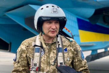 Президент вручив «Золоту Зірку» Героя України полковнику Олександру Довгачу