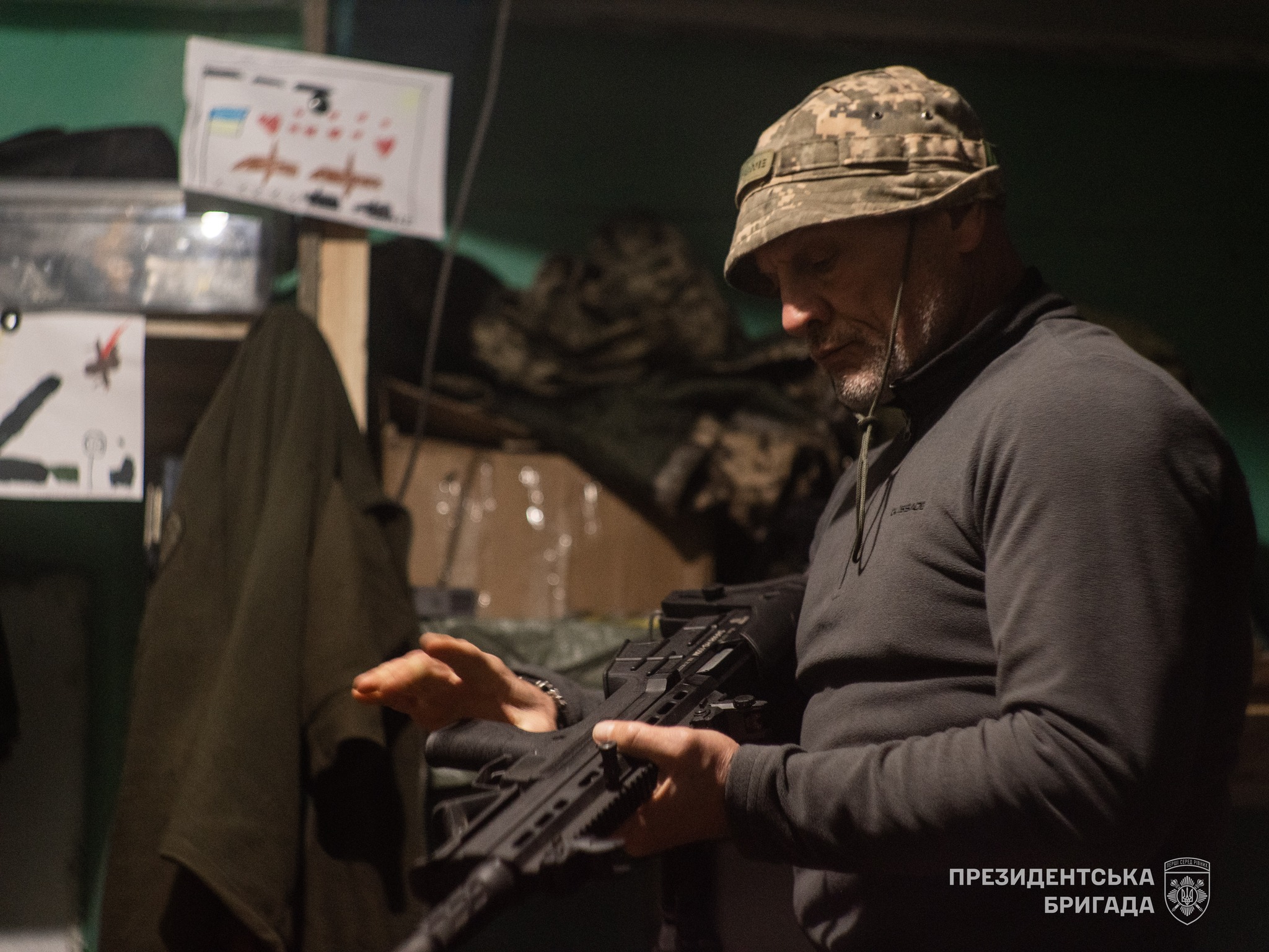 «Який я вам дід?»: 58-річний сержант «6.4» робить 300 присідань в окопах і тренується гантелями зі шрапнелі