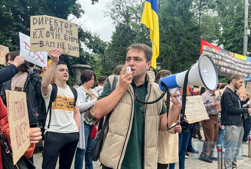 Мітинг проти ухвалення закону про НАБУ і САП під стінами ВРУ.