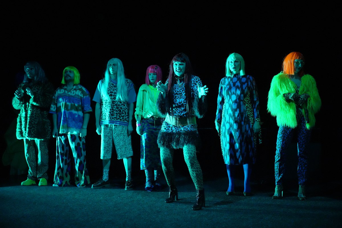 Вистава 'Робота з Тінню'