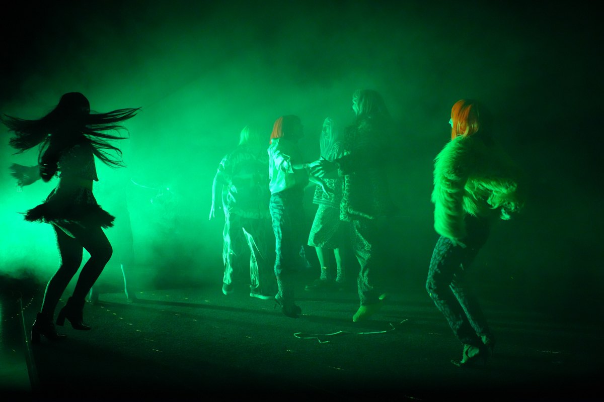 Вистава 'Робота з Тінню'