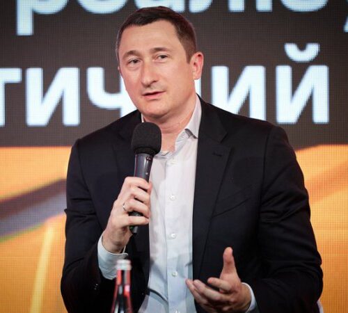 ЗМІ: Дружина Чернишова ховала корупційні документи в університеті