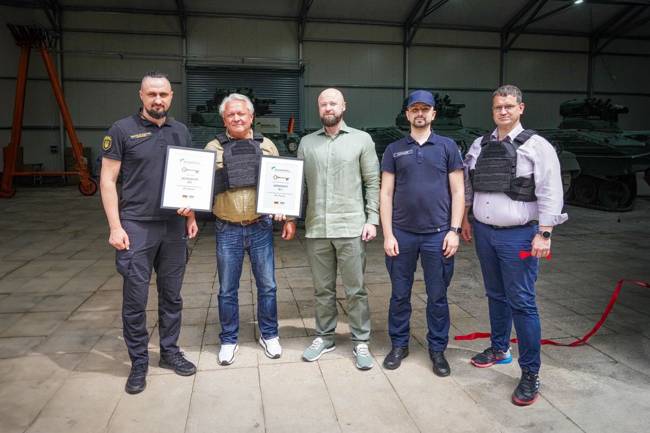 В Україні запрацював перший спільний з АТ «Українська оборонна промисловість» цех <i>Rheinmetall</i> з ремонту і виробництва бронетехніки. Відкриття цеху
