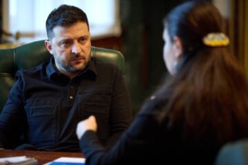 Зеленський зустрівся з експослом у США Маркаровою і повідомив про її готовність продовжувати роботу для України