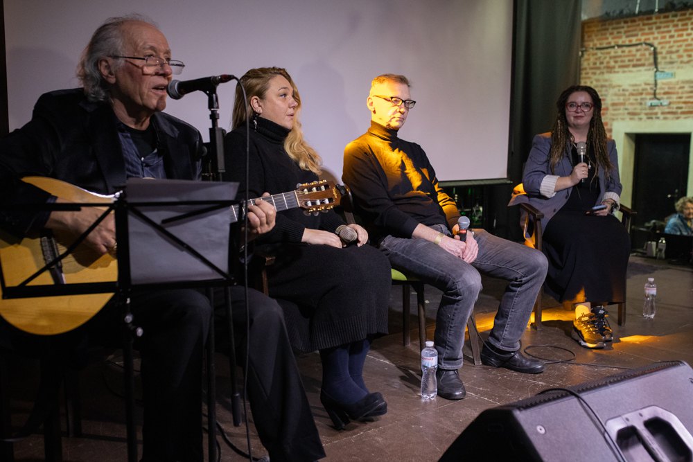 Віктор Морозов , Соломія Чубай і Олег (Джон) Сук під час фестивалю «Земля поетів»