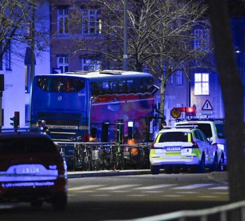 У Стокгольмі автобус протаранив зупинку: троє загиблих