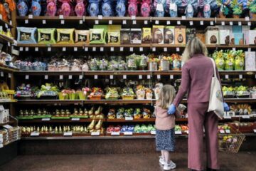 ​Українці зможуть повідомити податкову про порушення у сфері торгівлі, послуг чи громадського харчування