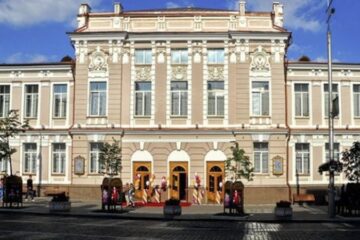 Заклади культури отримали право продавати сувеніри, постери і відкривати кав’ярні