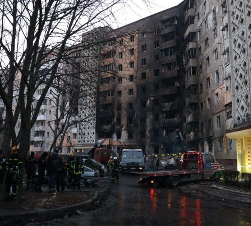 Зеленський: у Тернополі під завалами досі є люди, рятувальники продовжують пошуки