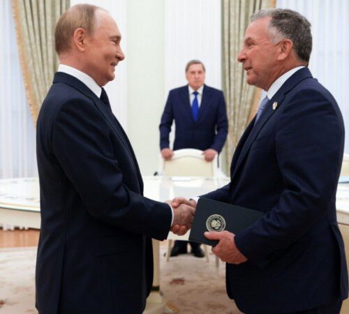 Скорочення ЗСУ та визнання російської державною: FT назвав нові деталі “мирного плану” Штатів і Росії