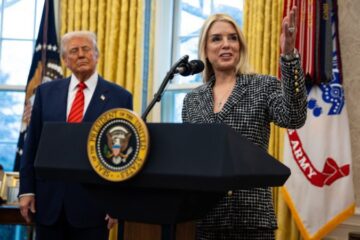 На оприлюднення “файлів Епштейна” у департамента юстиції США піде до 30 днів