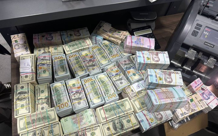 Українські та іноземні правоохоронці припинили роботу шайхрайського call-центру