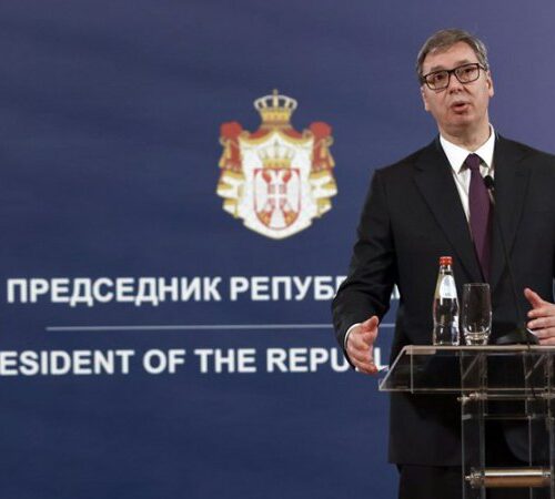 Президент Сербії відкинув звинувачення у “снайперському туризмі”