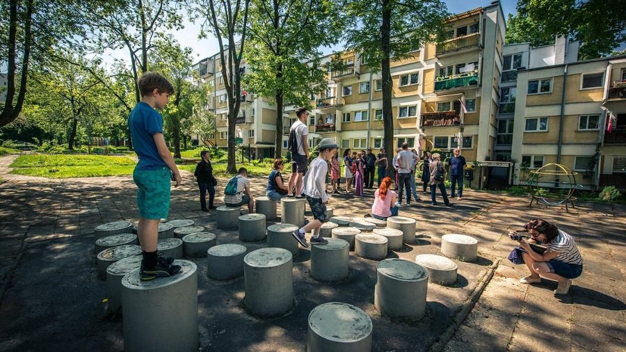 Дитячий майданчик в житловому масиві Словацького