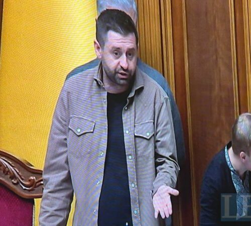 СБУ заперечила отримування вказівки оголосити підозру Арахамії і керівнику САП