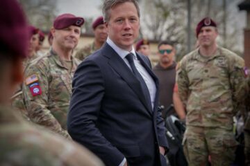 ЗМІ: Дрісколл поїхав у ОАЕ на переговори щодо мирної угоди з Будановим і Росією (доповнено)