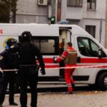 Росіяни вдарили по Дніпру. Поранені жінка і дитина