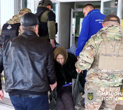 “Білі янголи” евакуювали людей з Дружківки на Донеччині