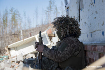 Симулюють захоплення Куп’янську: росіяни махають прапорами в місті, яке не контролюють