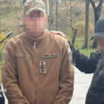 «Службове авто до кордону»: ДБР затримало командира, який вивозив ухилянтів під виглядом військових