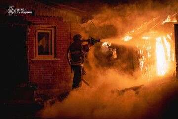 Окупанти атакували жителів Сумщини: виникли пожежі, є постраждалий