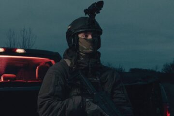 «Весь пух розлітається в прах, такий білий сніжок»: залишки термоковдр росіян вкривають поля поблизу Лимана